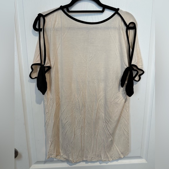 Disney Black and Cream Patterned Women's Tee - Picture 3 of 4